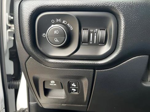 Used 2019 RAM 1500 Big Horn RWD image 21