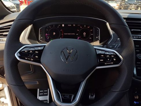 Used 2022 Volkswagen Tiguan SEL R-Line image 12