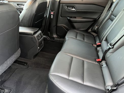 Used 2023 Nissan Rogue SL w/ SL Premium Package image 17