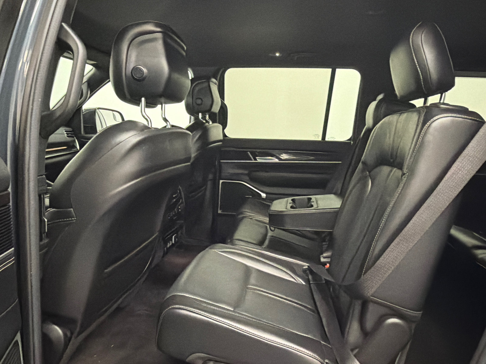 Used 2022 Jeep Wagoneer Series I RWD image 22