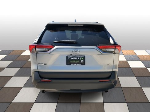 Used 2019 Toyota RAV4 LE image 5