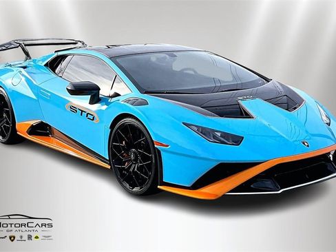 Used 2022 Lamborghini Huracan STO image 2