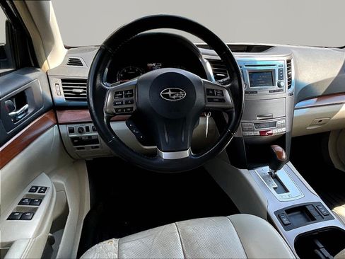 Used 2013 Subaru Outback 2.5i Limited w/ Moonroof Pkg AWD/4WD image 8