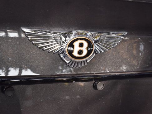 Used 2020 Bentley Bentayga image 42