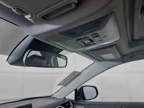 Used 2021 Toyota RAV4 XLE Premium image 18