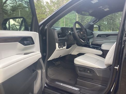 New 2025 Chevrolet Tahoe Premier RWD image 9