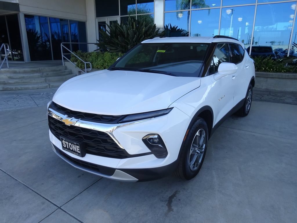 Certified 2023 Chevrolet Blazer LT w/ Convenience Package FWD image 3