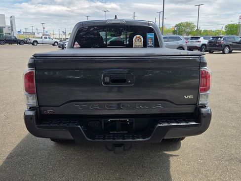 Used 2022 Toyota Tacoma TRD Off-Road w/ Technology Package AWD/4WD image 6