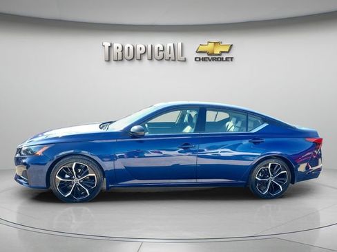 Used 2024 Nissan Altima 2.5 SR image 2