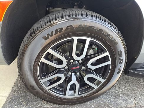 Used 2023 GMC Yukon XL AT4 AWD/4WD image 22
