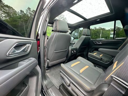 Used 2024 GMC Yukon AT4 w/ AT4 Premium Package AWD/4WD image 4