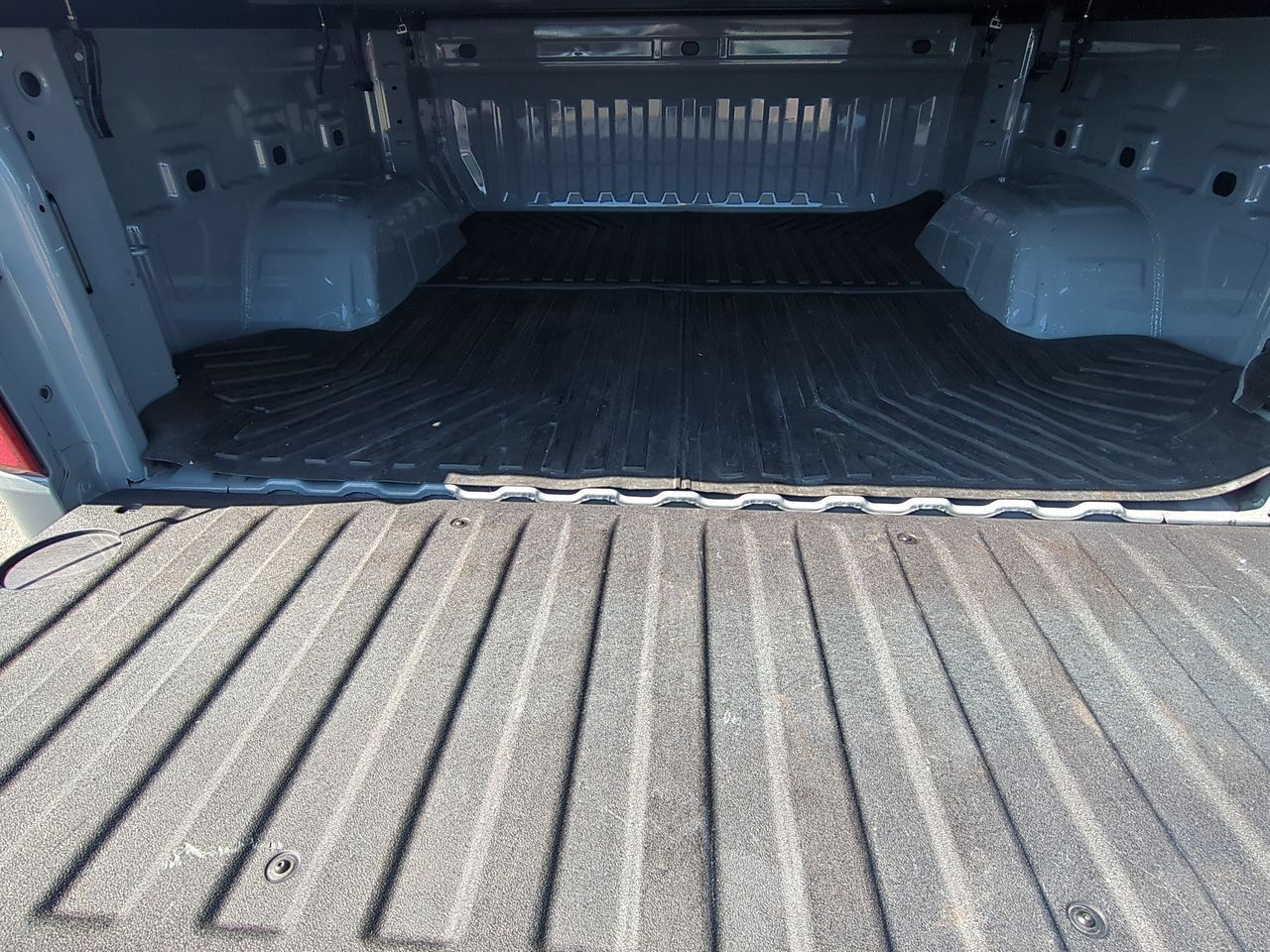 Used 2024 Chevrolet Silverado 1500 LT AWD/4WD image 25