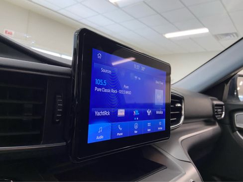 Used 2023 Ford Explorer XLT w/ Equipment Group 202A image 28