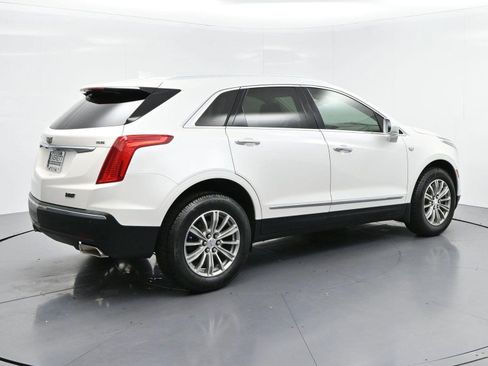 Used 2017 Cadillac XT5 Luxury w/ Driver Awareness Package FWD image 7