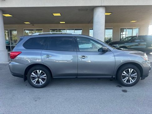 Used 2017 Nissan Pathfinder S AWD/4WD image 4