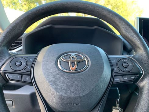 Used 2025 Toyota RAV4 LE image 27