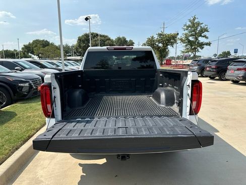 Used 2025 GMC Sierra 1500 SLT AWD/4WD image 9