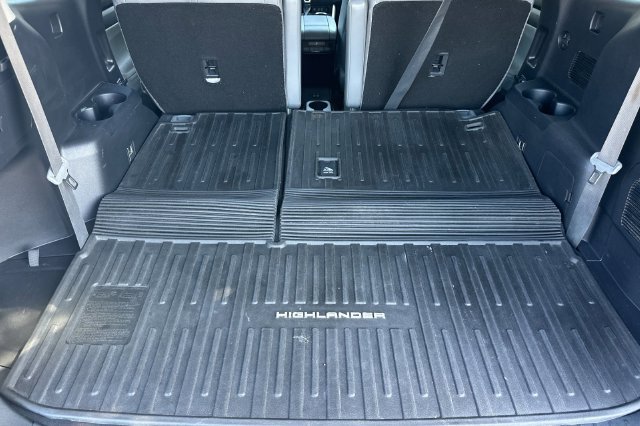 Used 2023 Toyota Highlander XLE AWD/4WD image 18