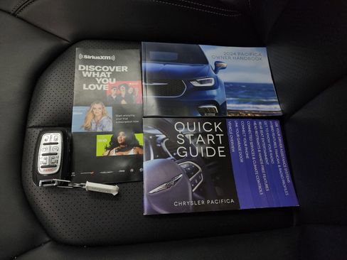 Used 2024 Chrysler Pacifica Touring-L image 60