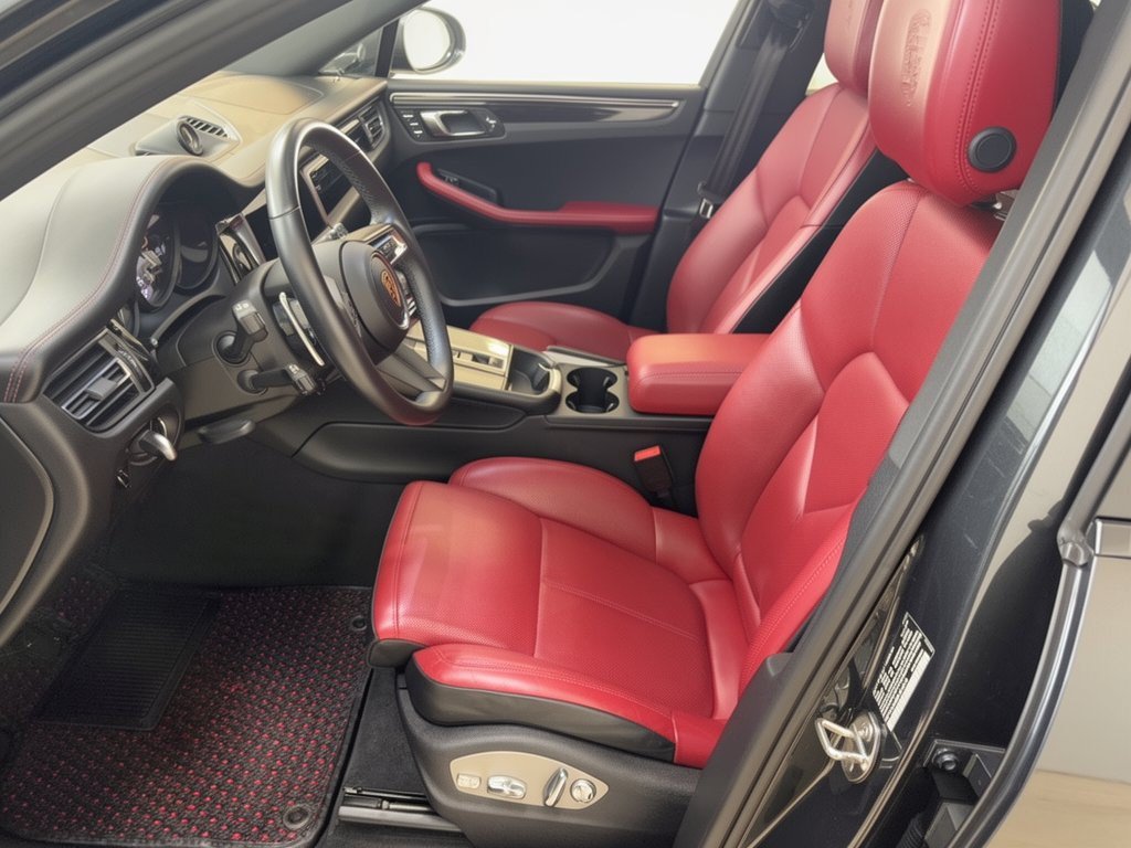 Used 2024 Porsche Macan AWD/4WD image 5