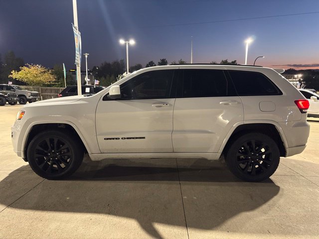 Used 2018 Jeep Grand Cherokee Altitude AWD/4WD image 10
