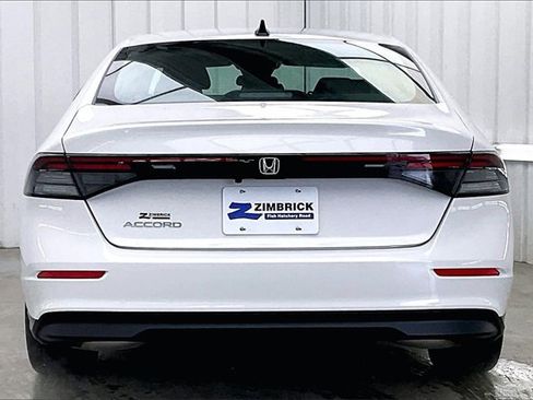 Certified 2025 Honda Accord SE image 4