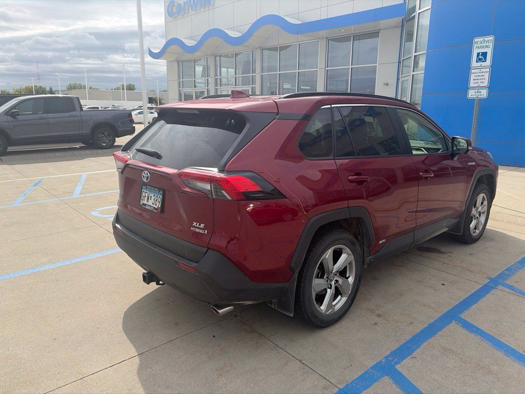 Used 2021 Toyota RAV4 XLE Premium AWD/4WD image 8