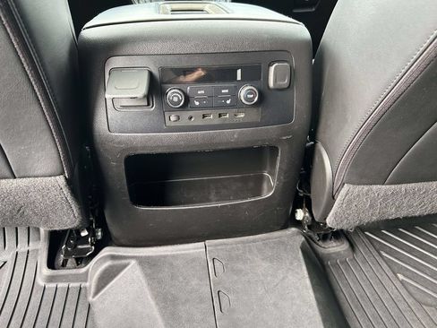 Used 2020 GMC Yukon Denali w/ Denali Premium Package RWD image 16