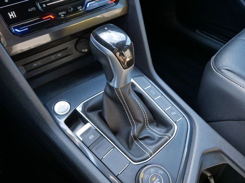 Certified 2022 Volkswagen Tiguan SE R-Line image 24