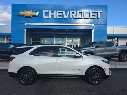 Used 2022 Chevrolet Equinox RS w/ RS Leather Package image 3