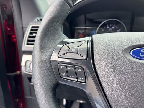 Used 2018 Ford Explorer XLT w/ Equipment Group 202A AWD/4WD image 26