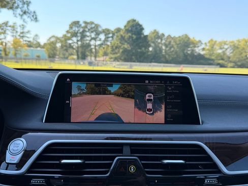 Used 2020 BMW 750i xDrive AWD/4WD image 4