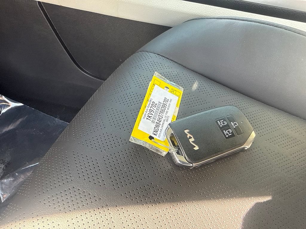 Used 2024 Kia Carnival LX FWD image 20