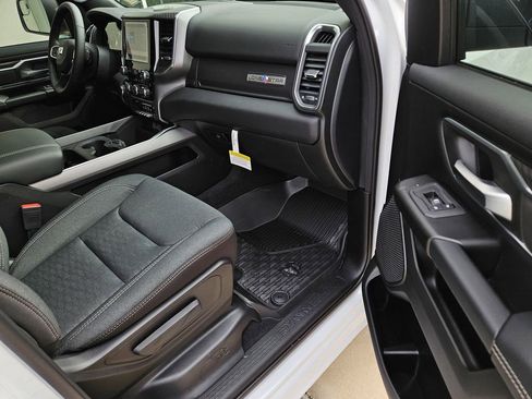 New 2026 RAM 1500 4x4 Crew Cab image 7