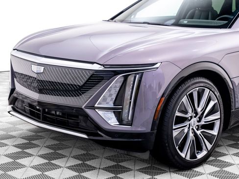 Certified 2025 Cadillac Lyriq Luxury w/ LPO, Floor Liner Package AWD/4WD image 41
