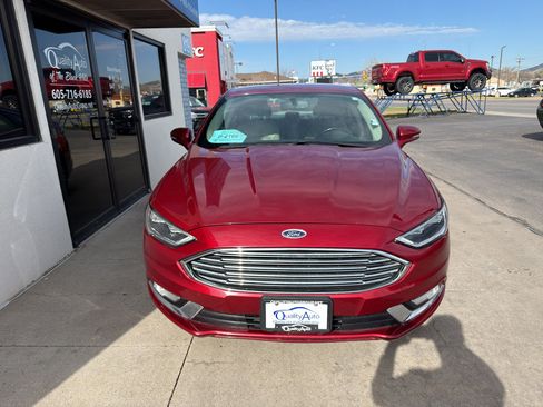 Used 2017 Ford Fusion SE w/ Fusion SE Technology Package FWD image 3