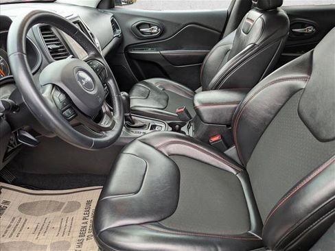 Used 2020 Jeep Cherokee Trailhawk image 16