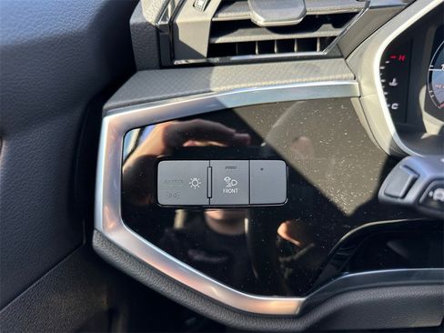 New 2025 Audi Q3 2.0T Premium image 24