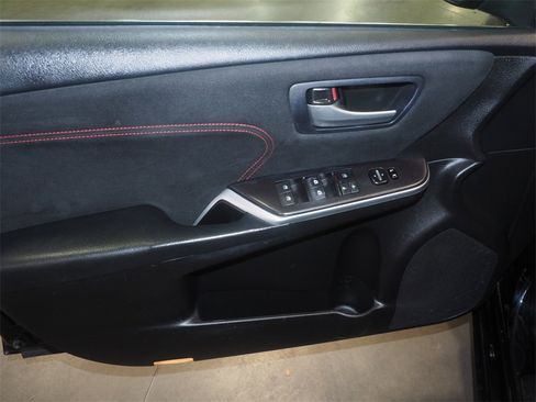 Used 2016 Toyota Camry XLE image 7