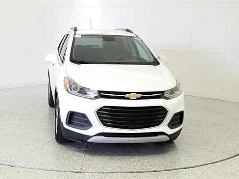 Used 2018 Chevrolet Trax LT w/ LT Convenience Package FWD image 2
