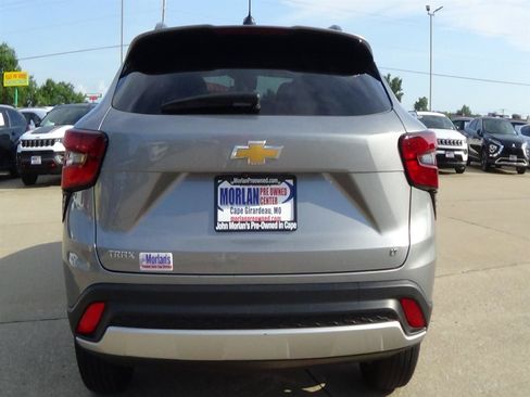Used 2025 Chevrolet Trax LT w/ LT Convenience Package FWD image 7