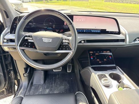 Used 2026 Cadillac Vistiq Platinum w/ LPO, Floor Liner Package AWD/4WD image 31