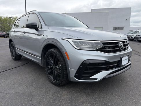 Used 2022 Volkswagen Tiguan SE R-Line FWD image 3
