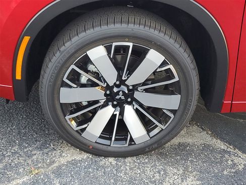New 2025 Mitsubishi Outlander SEL image 32