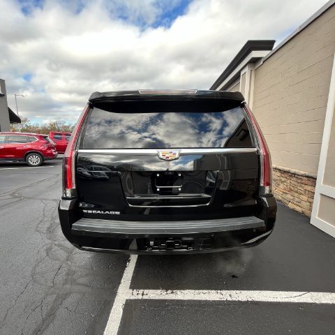 Used 2018 Cadillac Escalade Luxury AWD/4WD image 8