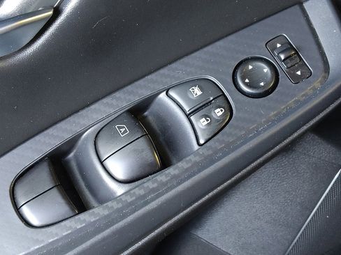 Used 2025 Nissan Sentra SV image 27