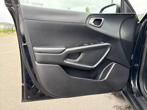 Used 2020 Kia Soul S FWD image 19