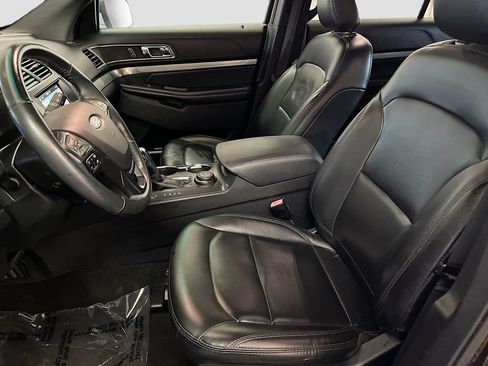 Used 2019 Ford Explorer XLT w/ Equipment Group 202A AWD/4WD image 21