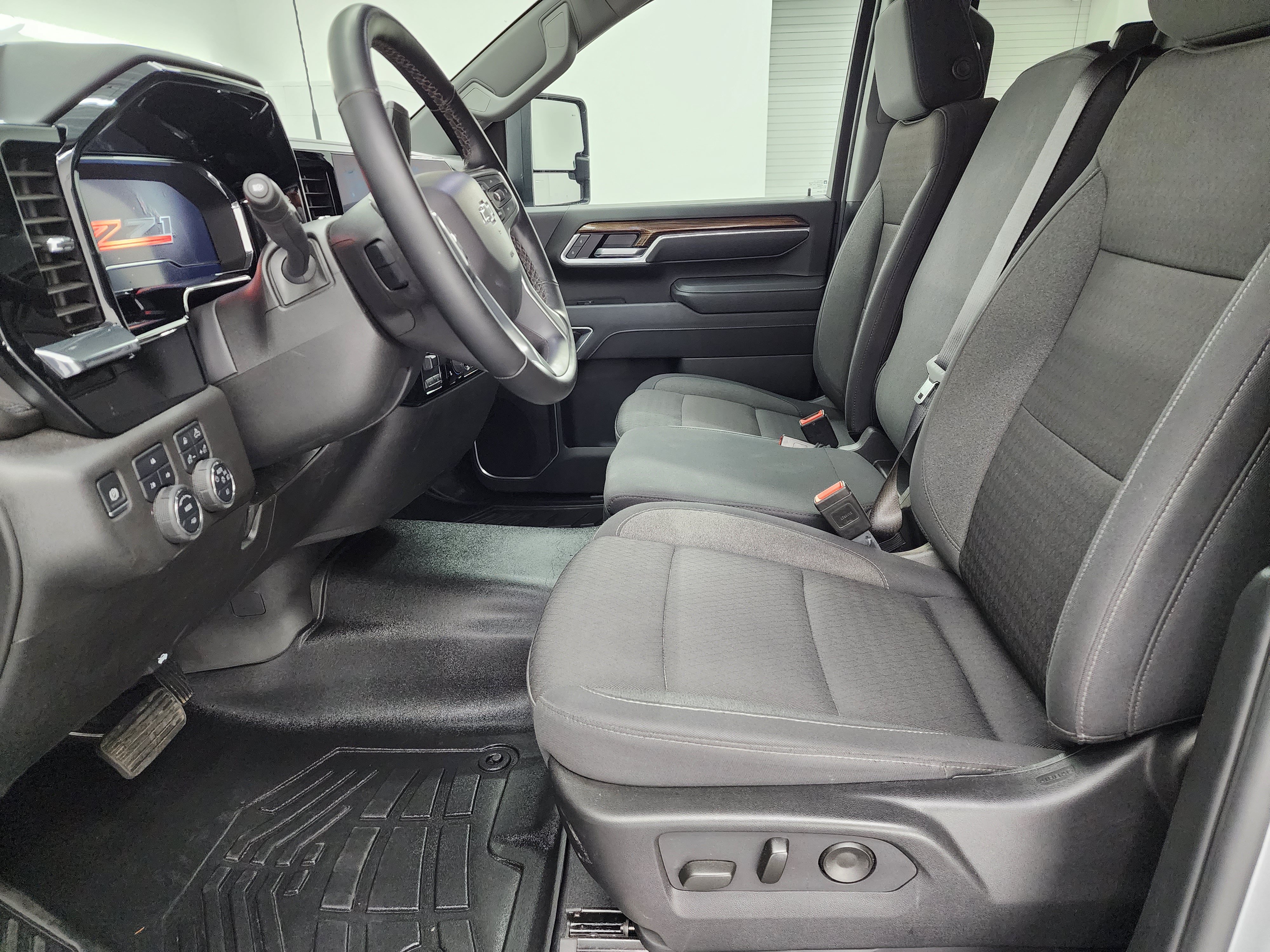 Used 2025 Chevrolet Silverado 3500 LT w/ Trail Boss Package AWD/4WD image 8