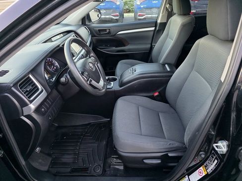 Used 2019 Toyota Highlander LE image 15